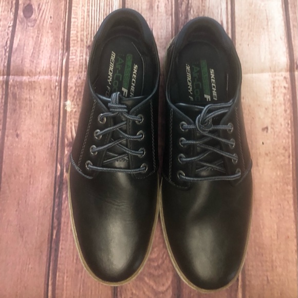 Men’s size 9 Sketchers - Picture 2 of 6